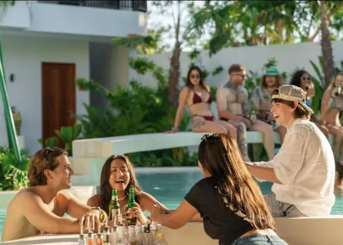 Lay Day Party And Surf Hostel Uluwatu * Улувату
