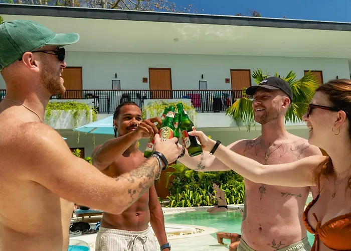 Lay Day Party And Surf Hostel Uluwatu * Улувату